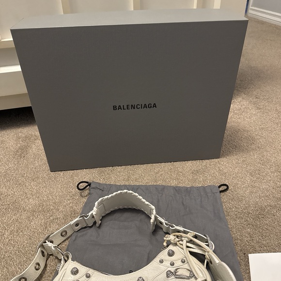 Balenciaga Le Cagole XS shoulder bag with rhinestones in white - Picture 6 of 8
